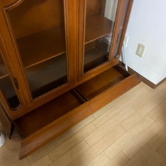 アンティーク調　飾り戸棚の画像