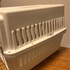 ※一度使用の美品‼︎  IRISオーヤマペットキャリーMサイズ中型犬用　ホワイト　定価8480円の画像