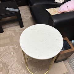 サイドテーブルの画像