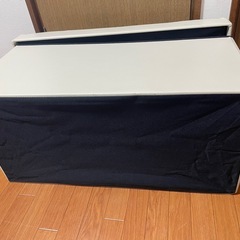 座れる収納ボックスの画像