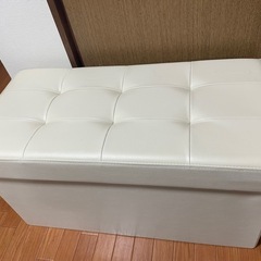 座れる収納ボックスの画像