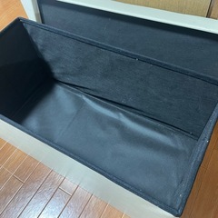 座れる収納ボックスの画像