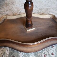 ハイテーブル　象嵌　アンティーク風の画像