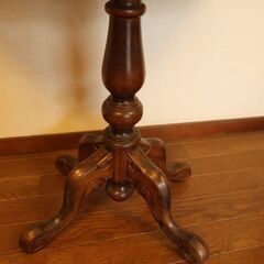 ハイテーブル　象嵌　アンティーク風の画像