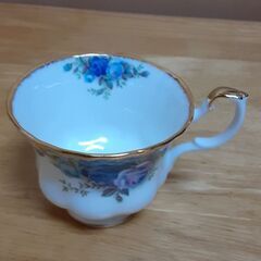 ロイヤルアルバートカップとソーサー　T-４５０の画像