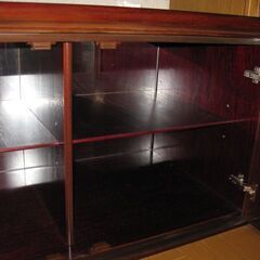 飾り棚（綺麗な艶の濃いワインレッド色）の画像