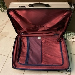 ほぼ新品🔴超軽量大型スーツケース75.50.30センチの画像