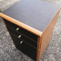 キャスター付き3段キャビネットの画像