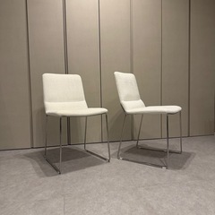 70ℓ自動ゴミ箱&椅子2脚の画像