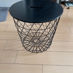 IKEA 収納テーブル　クヴィストブローの画像