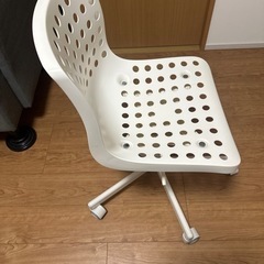 キャスター付きプラスチックチェアをお譲りしますの画像