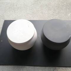 蓋が鉢受けにもなるデザイン性の高い鉢の画像