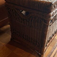 アンティークなラタンボックス(工芸作品)の画像