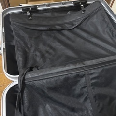 お取引先決まりました！スーツケースの画像