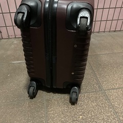 ほぼ同じ🔴カーボン素材超軽量スーツケース70.45.25サイズの画像