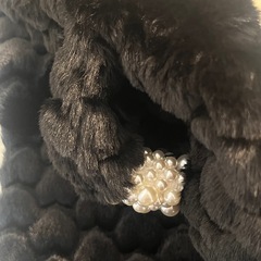 新品　ティペット　マフラー　フェイクファー　ハート型　パール付き　ブラックの画像