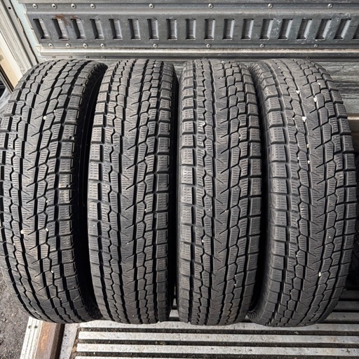 バリ山　YOKOHAMA ヨコハマ　G075 175/80R16 スタッドレス　タイヤ　2022年製　16インチ