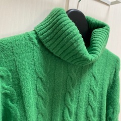  タートルネック ニットS size
の画像