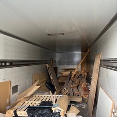 大型トラック冷凍車コンテナ箱の画像