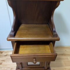 木製アンティークキャビネットの画像