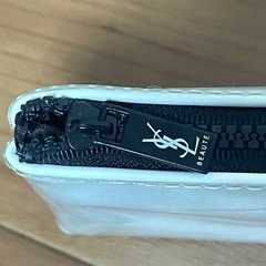 Yves Saint Laurent beauty ポーチの画像