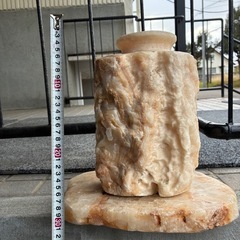 天然記念物　鍾乳石　天然石 壺 花瓶 美術品 工芸品 インテリア 台座付の画像