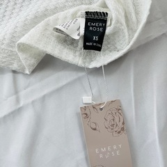 【新品タグ付き】ホワイトトップスの画像