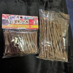 チンチラの餌などの画像