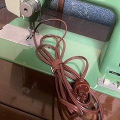 昭和　レトロ　足踏みミシン　インテリアとしての画像