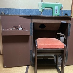 昭和　レトロ　足踏みミシン　インテリアとしての画像