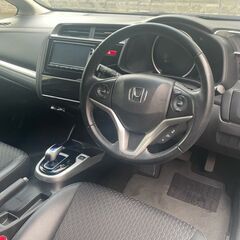 月々格安【自社ローン＆リース】で乗れます😉保証人や収入証明も不要です！『ブラックOK』派遣、シングル、求職中、債務整理でも大丈夫💕フィットHV　Lパッケージ　4WD　車検2年付き　信用情報の照会なし🥰の画像