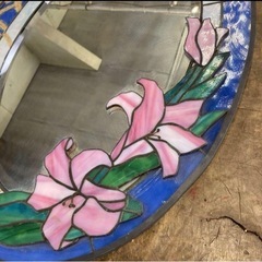 ※補修跡あり 花のステンドグラス 鏡 壁掛け ウォールミラー ガラス工芸 手作りの画像