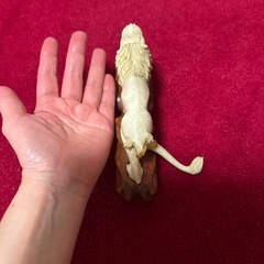 象牙っぽい置物の画像