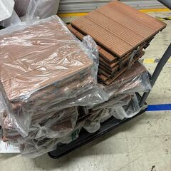 ★中古品 ウッドパネル デッキ DIY最適 30cm×30㎝ 96枚まとめて♪♪の画像