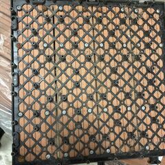 ★中古品 ウッドパネル デッキ DIY最適 30cm×30㎝ 96枚まとめて♪♪の画像