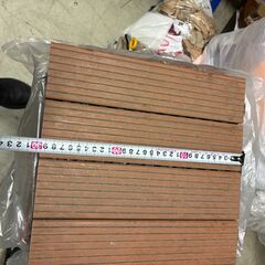 ★中古品 ウッドパネル デッキ DIY最適 30cm×30㎝ 96枚まとめて♪♪の画像