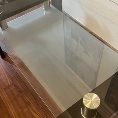 ガラステーブルの画像