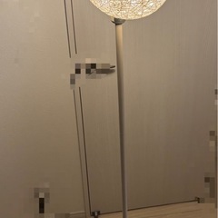 床に置くタイプの照明の画像