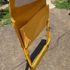 海外製？ 幅広い 頑丈な鉄パイプのビーチチェア イエロー メーカー擦れて不明の画像