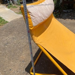 海外製？ 幅広い 頑丈な鉄パイプのビーチチェア イエロー メーカー擦れて不明の画像