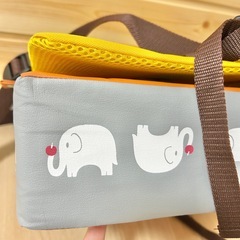 【【美品】】ぞうさんデザイン　ベビー・キッズ用お食事クッションの画像