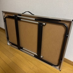 折りたたみテーブルの画像
