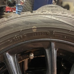 スタッドレスタイヤ ホイール付きの画像