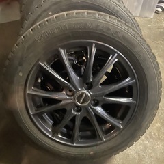 スタッドレスタイヤ ホイール付きの画像