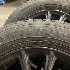 スタッドレスタイヤ ホイール付きの画像