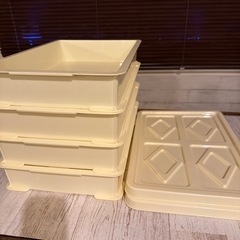 ばんじゅう 食品用コンテナー4段 と蓋2コ 未使用品の画像