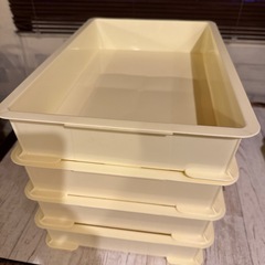 ばんじゅう 食品用コンテナー4段 と蓋2コ 未使用品の画像