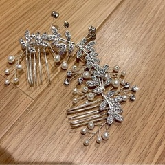 パールシルバーの髪飾り、ヘアアクセサリー、ヘアピン、ブライダル、結婚式(新品）
の画像