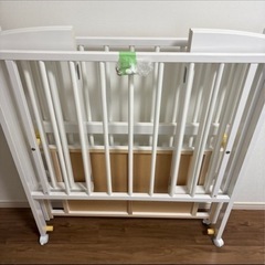 ベビーベッドの画像