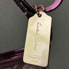 限定プレートキーホルダー付き　コーチのバッグの画像